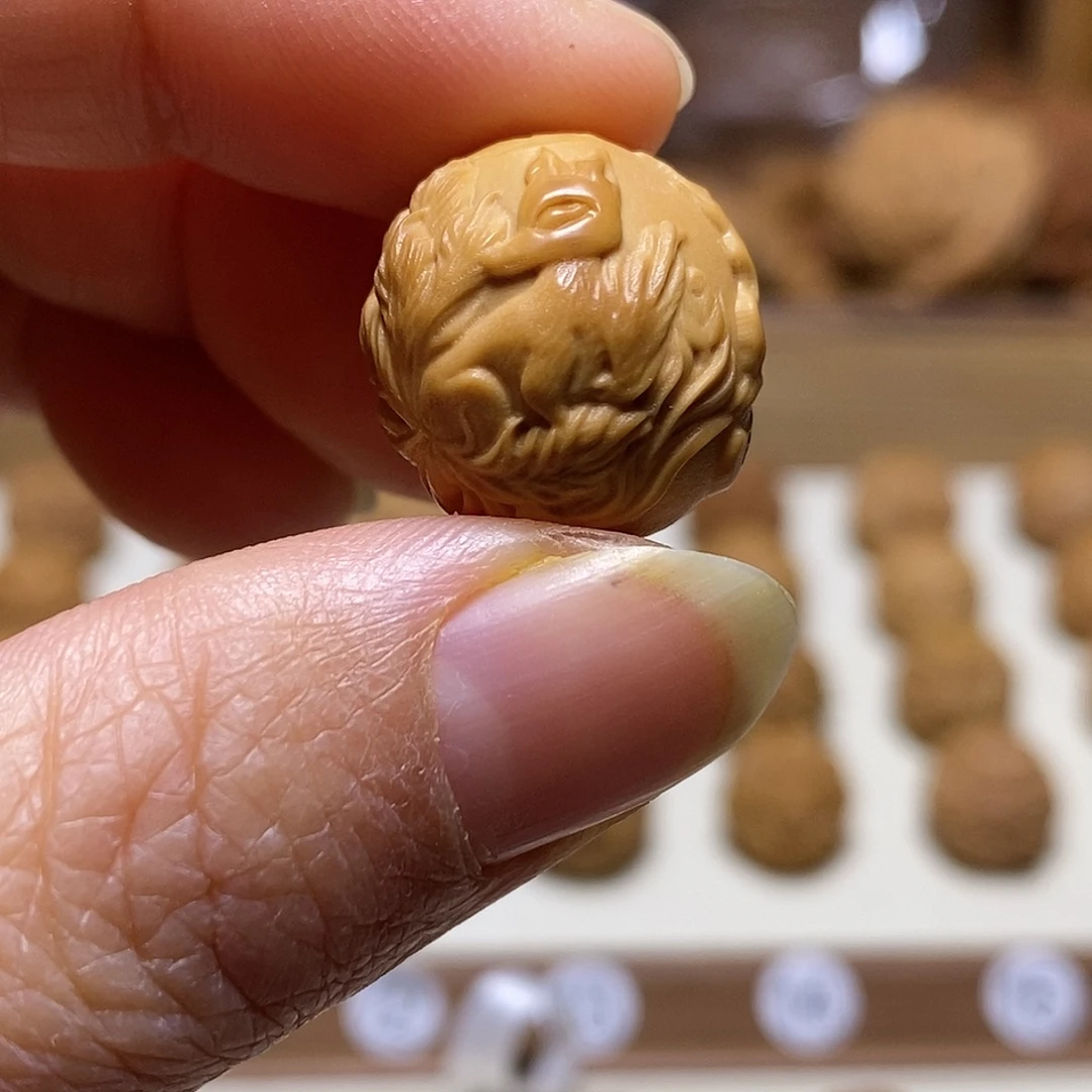 核桃把件九尾狐猴头核桃有正常封口线