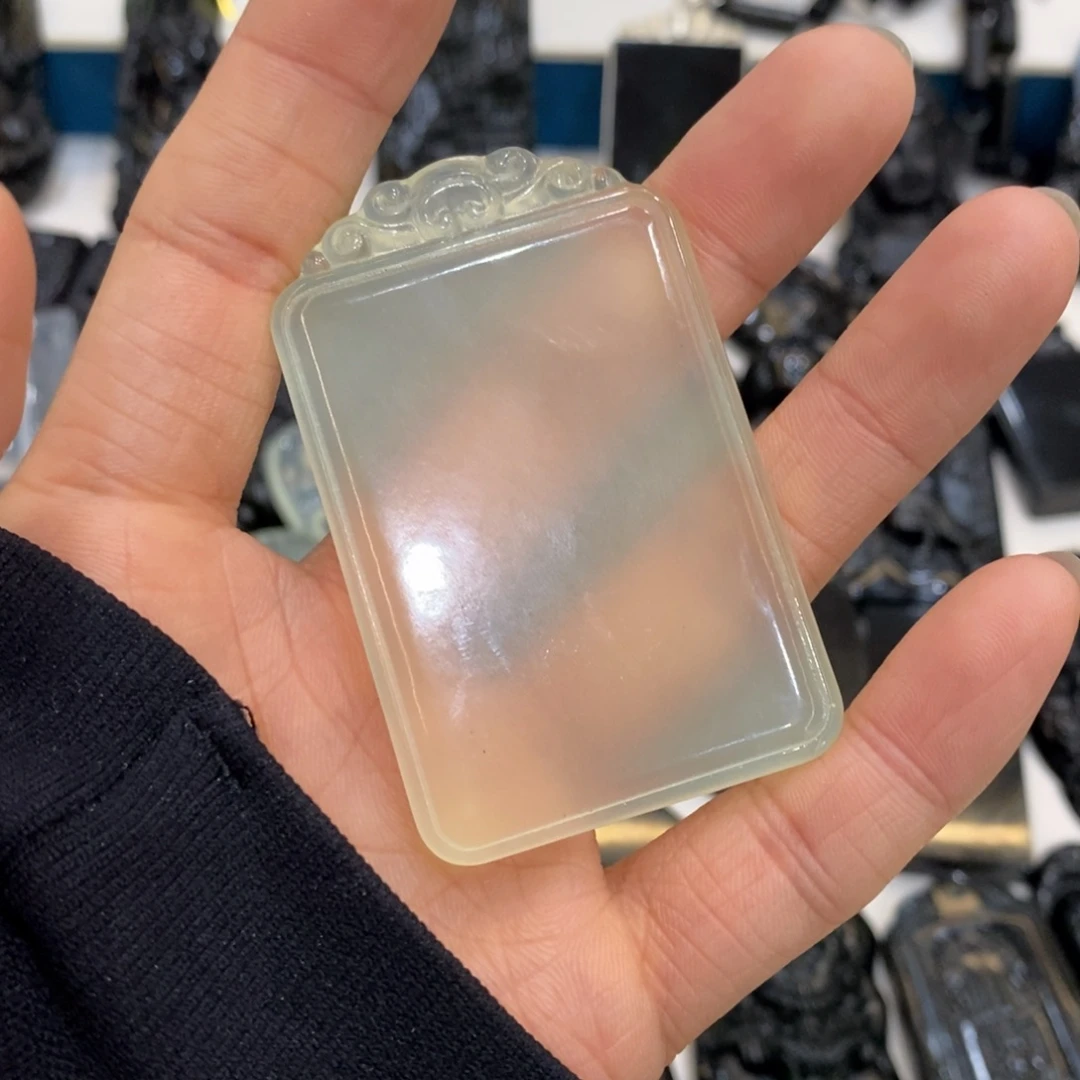 *****蛇纹石玉未镶嵌吊坠和吊坠的设计