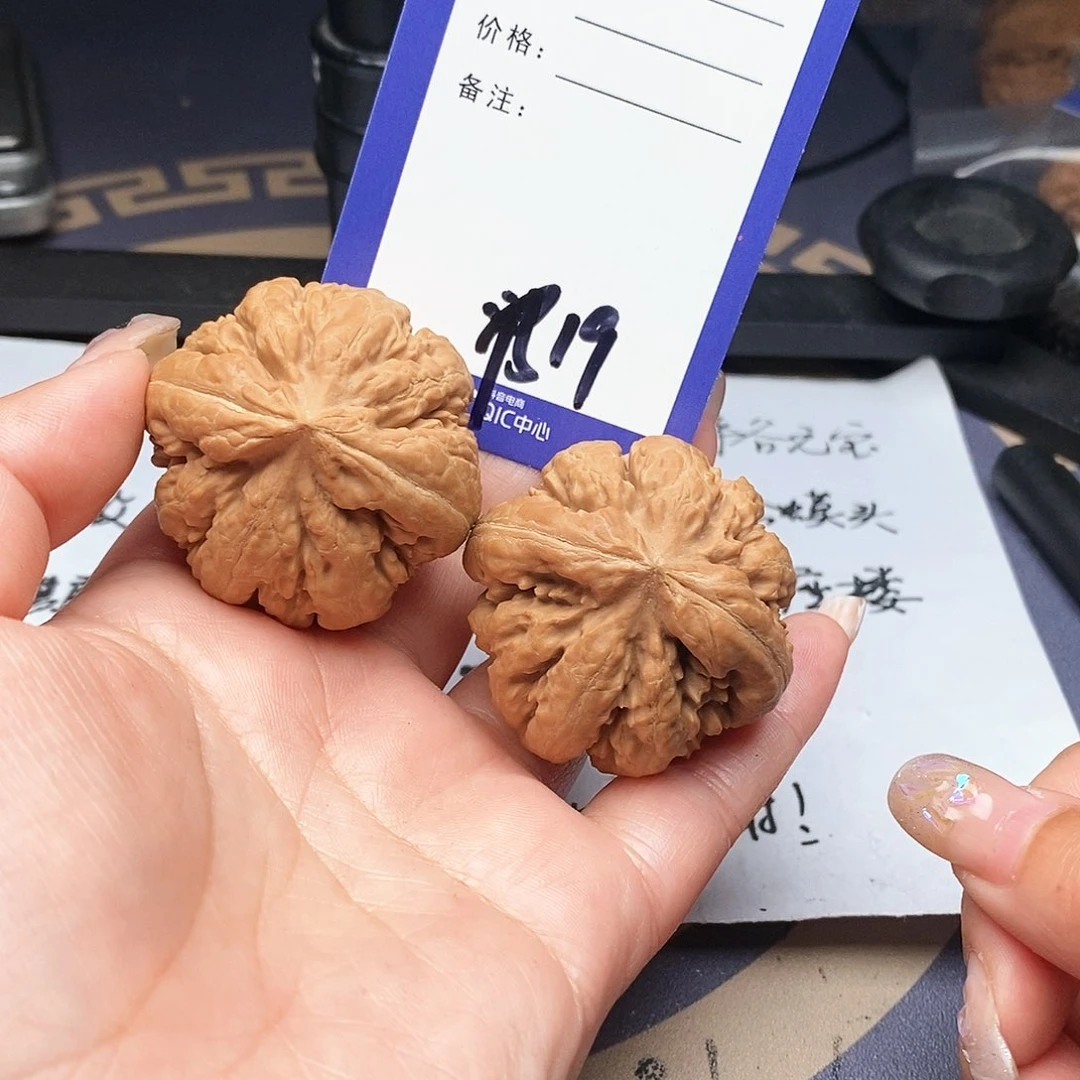 【闪购商品】文玩核桃把件绿***人文玩核桃把件19