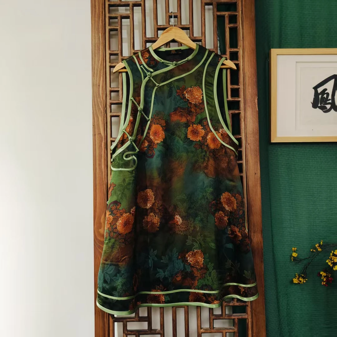 凤徕兮私人定制蓝绿香香底小花绿色如意边斜边盘扣马甲（LS613）