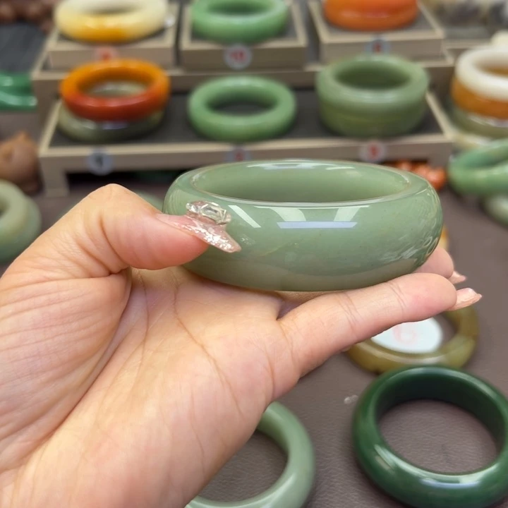 未镶嵌手镯石英岩玉溪