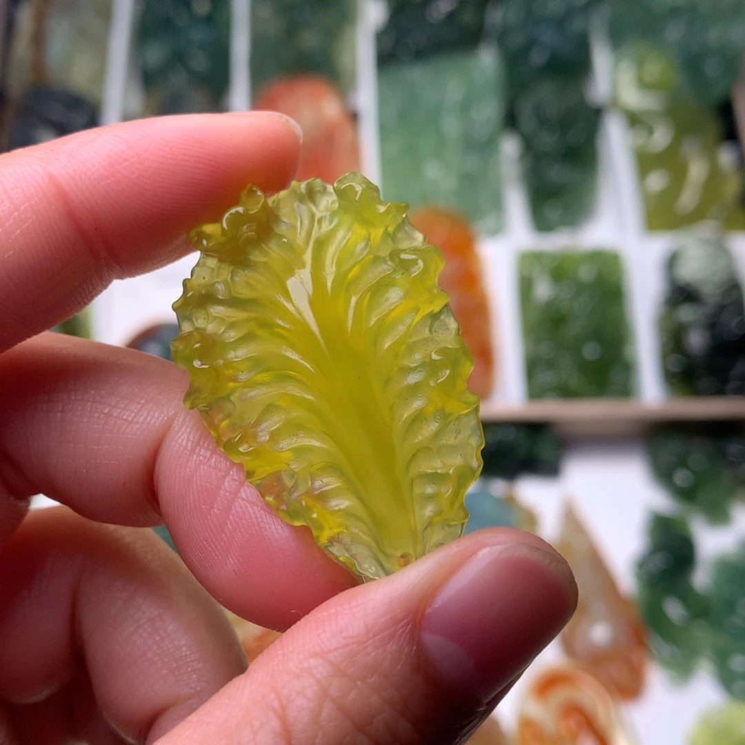 蛇纹石玉未镶嵌挂件生菜