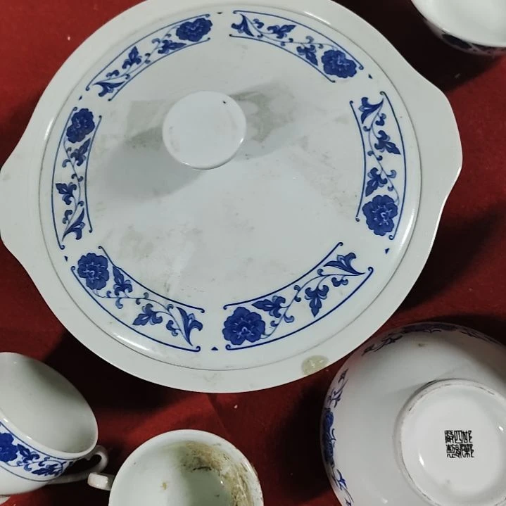 瓷片瓷器，各种摆件，瓷片，均有瑕疵。