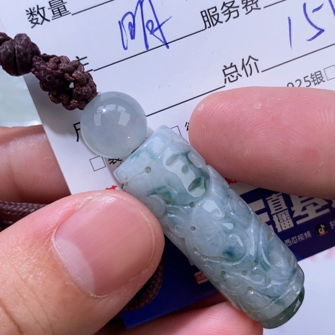 人***菊颈饰未镶嵌翡翠翡翠
