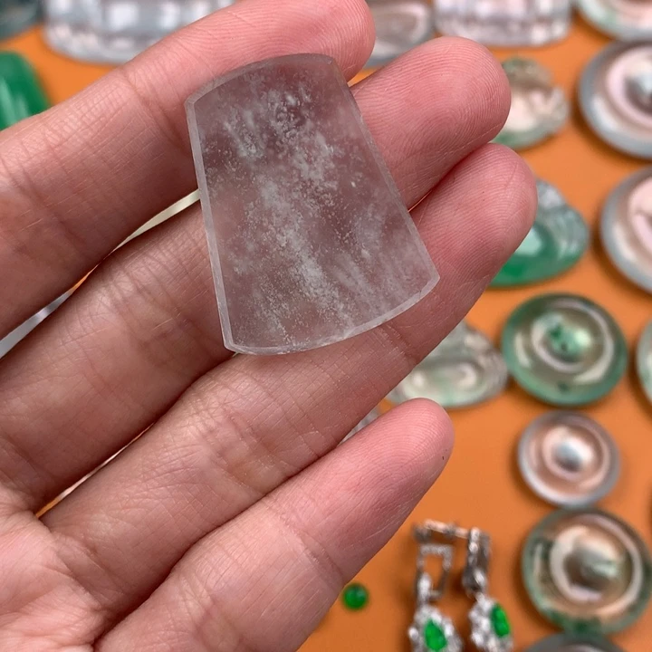 翡翠挂件未镶嵌….