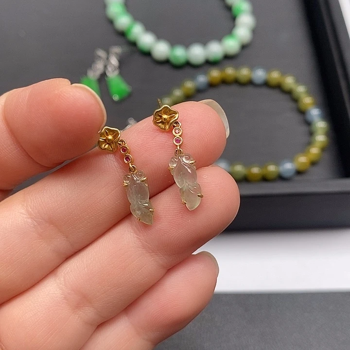颈饰未镶嵌翡翠金鱼耳钉
