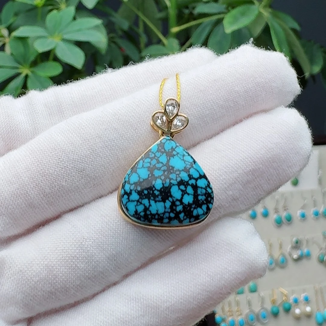 绿松石18K金镶嵌颈饰吊坠