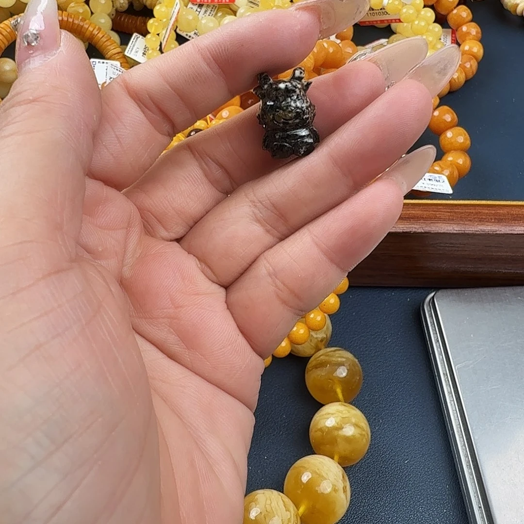 琥珀未镶嵌珠宝奇石