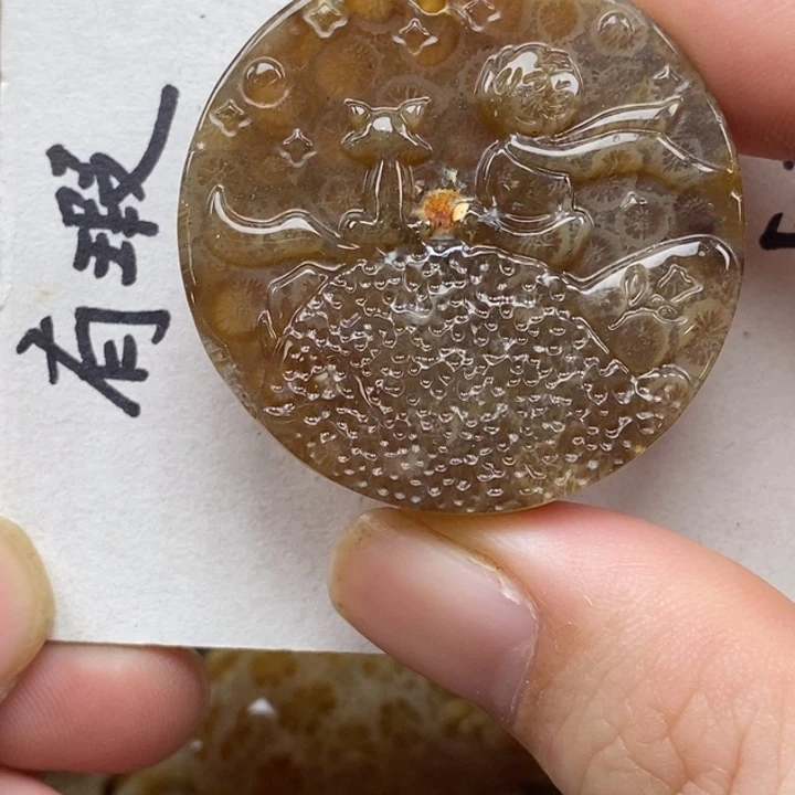 硅化珊瑚（珊瑚玉）未镶嵌颈饰