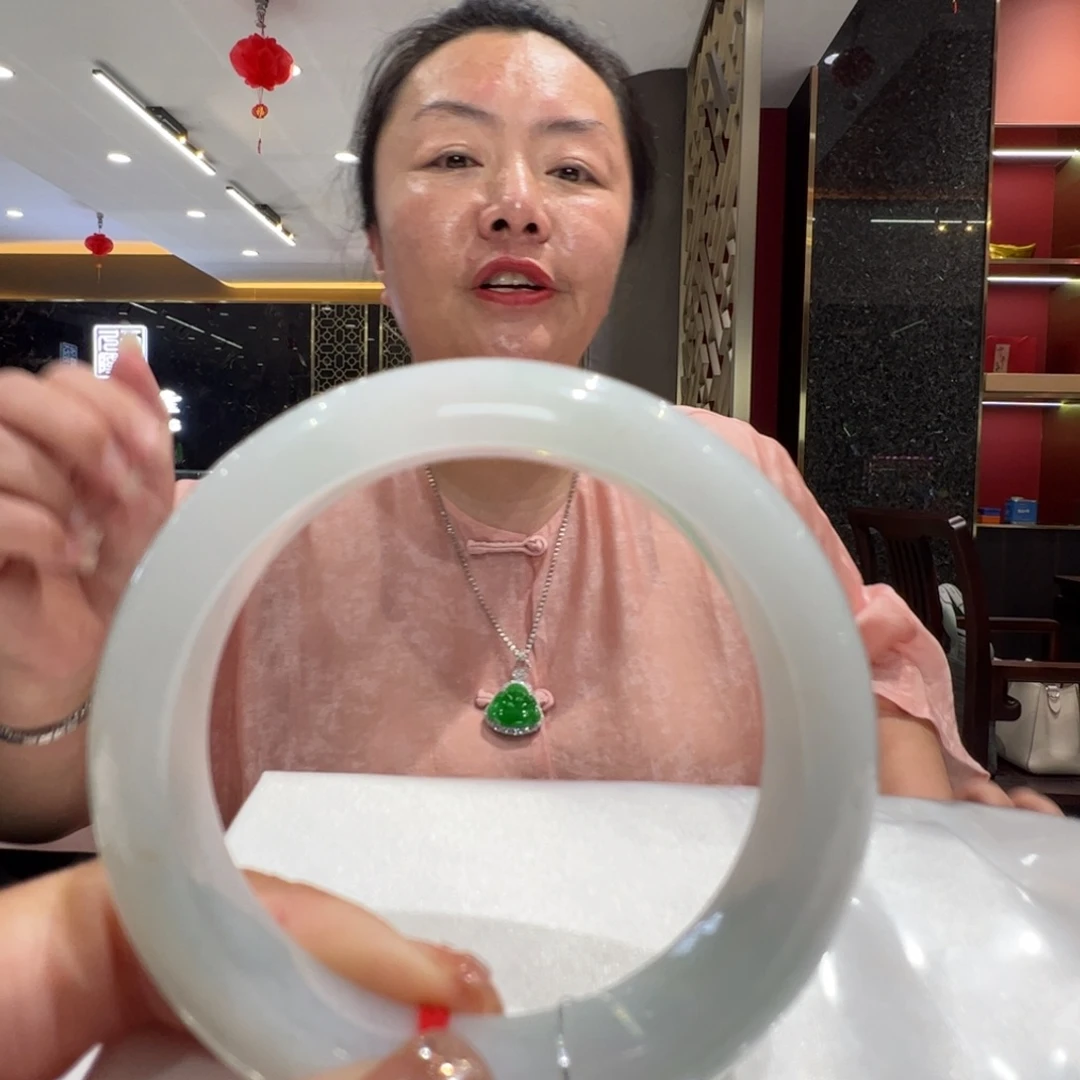羊***菜翡翠手镯未镶嵌冰飘花56,买断不退不换
