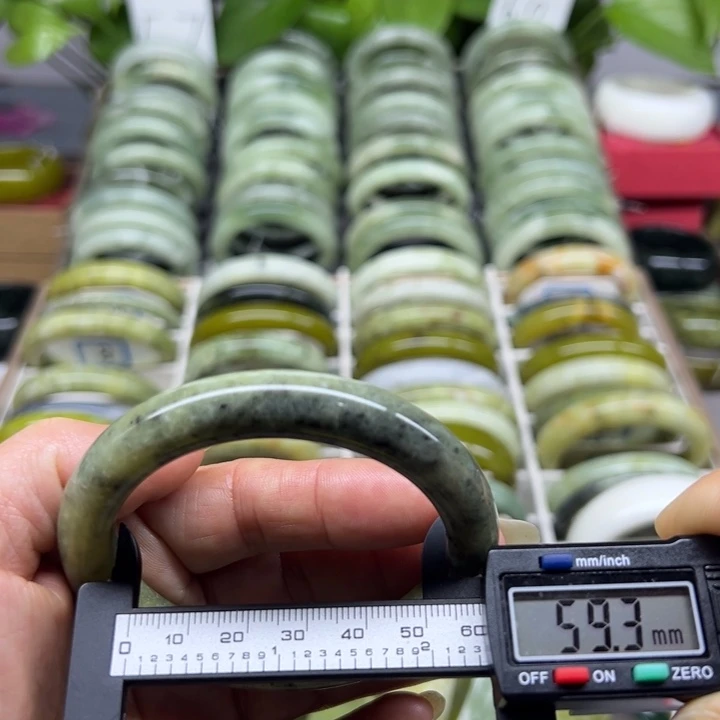 蛇纹石玉未镶嵌手镯7