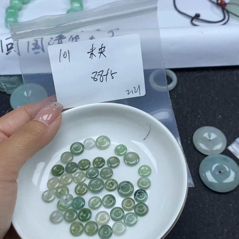 【闪购商品】翡翠颈饰未镶嵌?*央