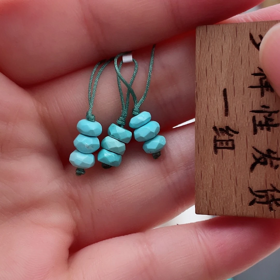 绿松石颈饰未镶嵌