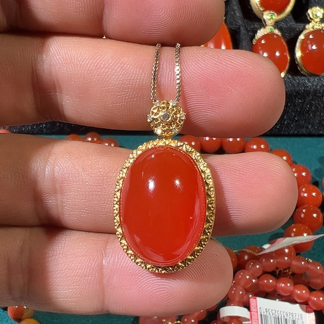 南红玛瑙18K金镶嵌颈饰