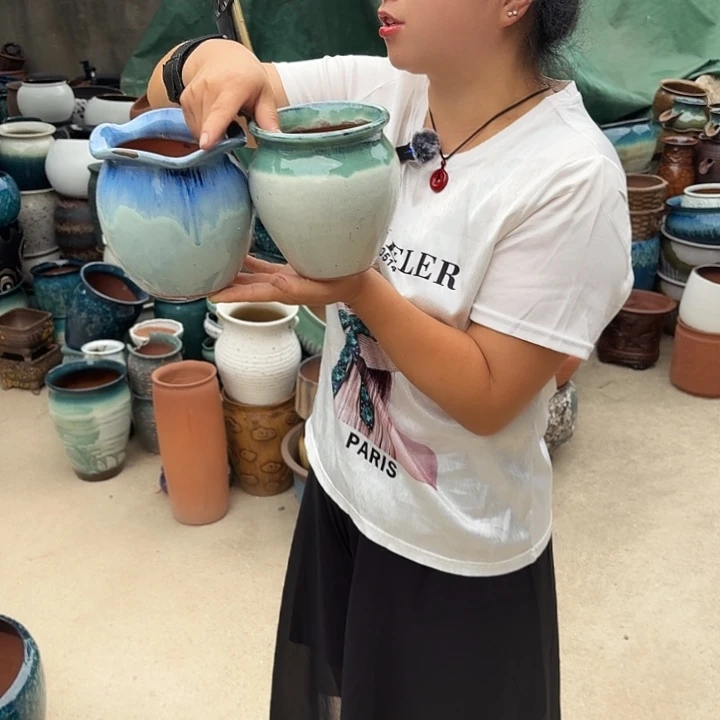 瑕疵两个盆子。