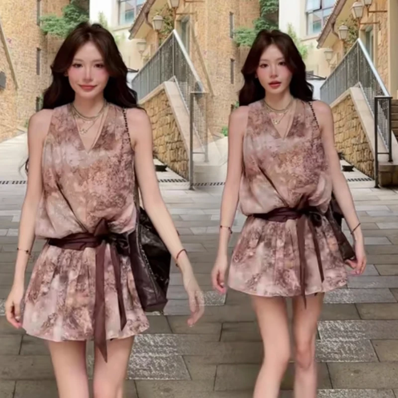 港风复古碎花连衣裙女夏设计感小众收腰设计感V领无袖气质短裙子