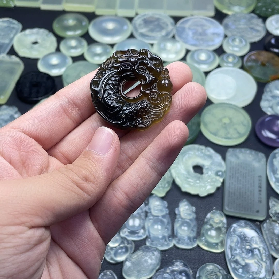 岫玉未镶嵌颈饰龙扣