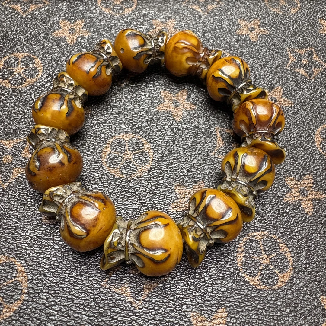 雕钱袋子手串ML0025（无礼盒12-8）