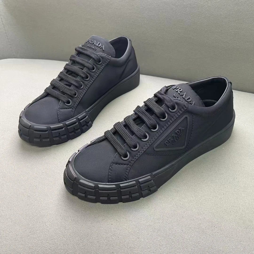未使用 Prada/普拉达 黑色网面三角标时尚百搭板鞋 39码/全新放置