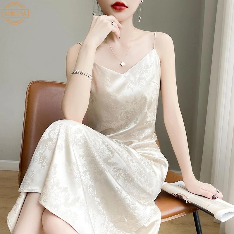 法式缎面吊带连衣裙女春夏V领醋酸提花裙子显瘦绸缎背心长裙高质