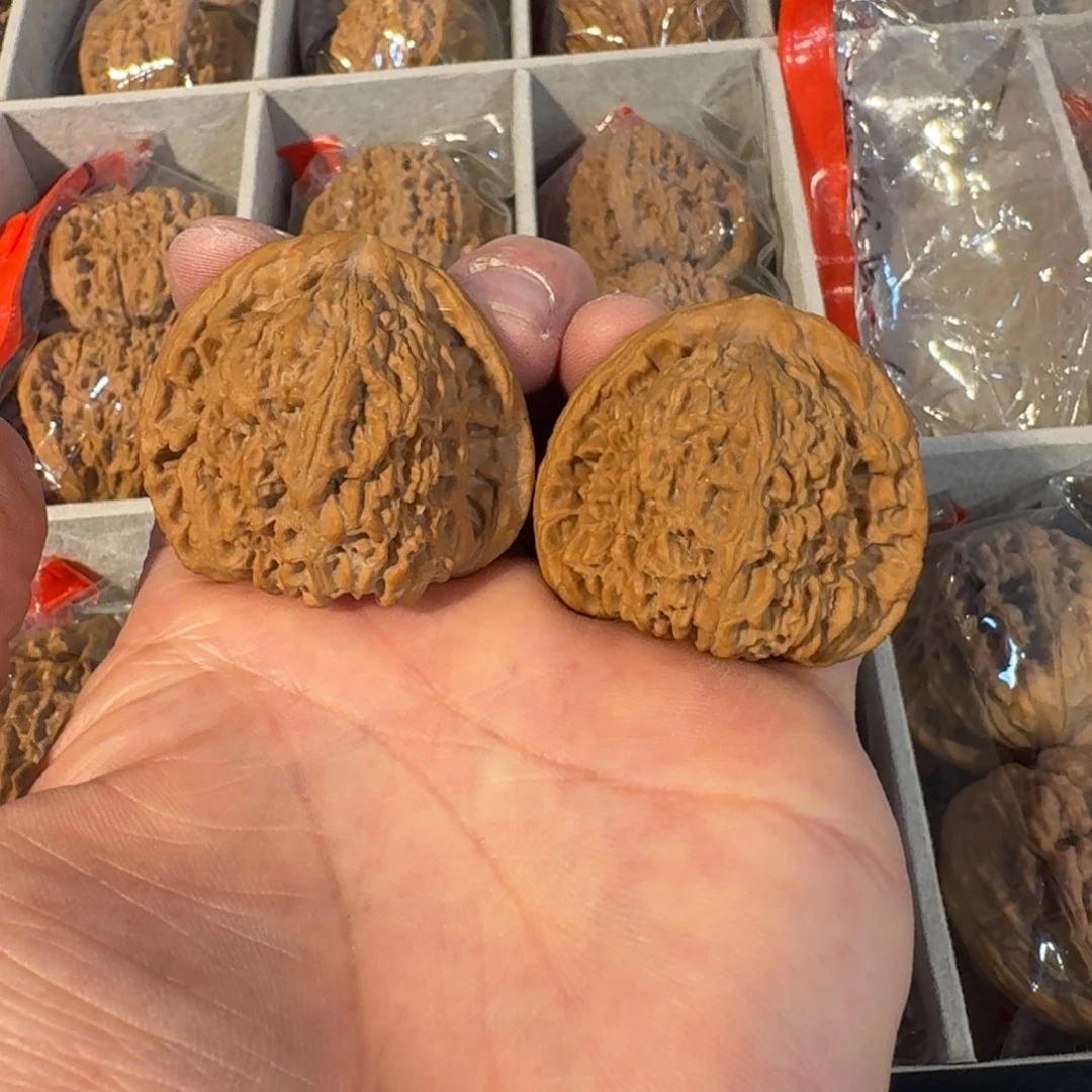 文玩核桃吊坠三角疆