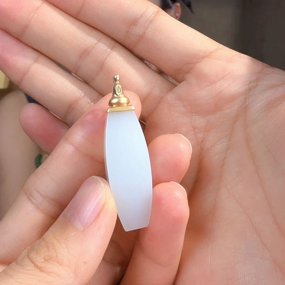 和田玉18K金镶嵌颈饰