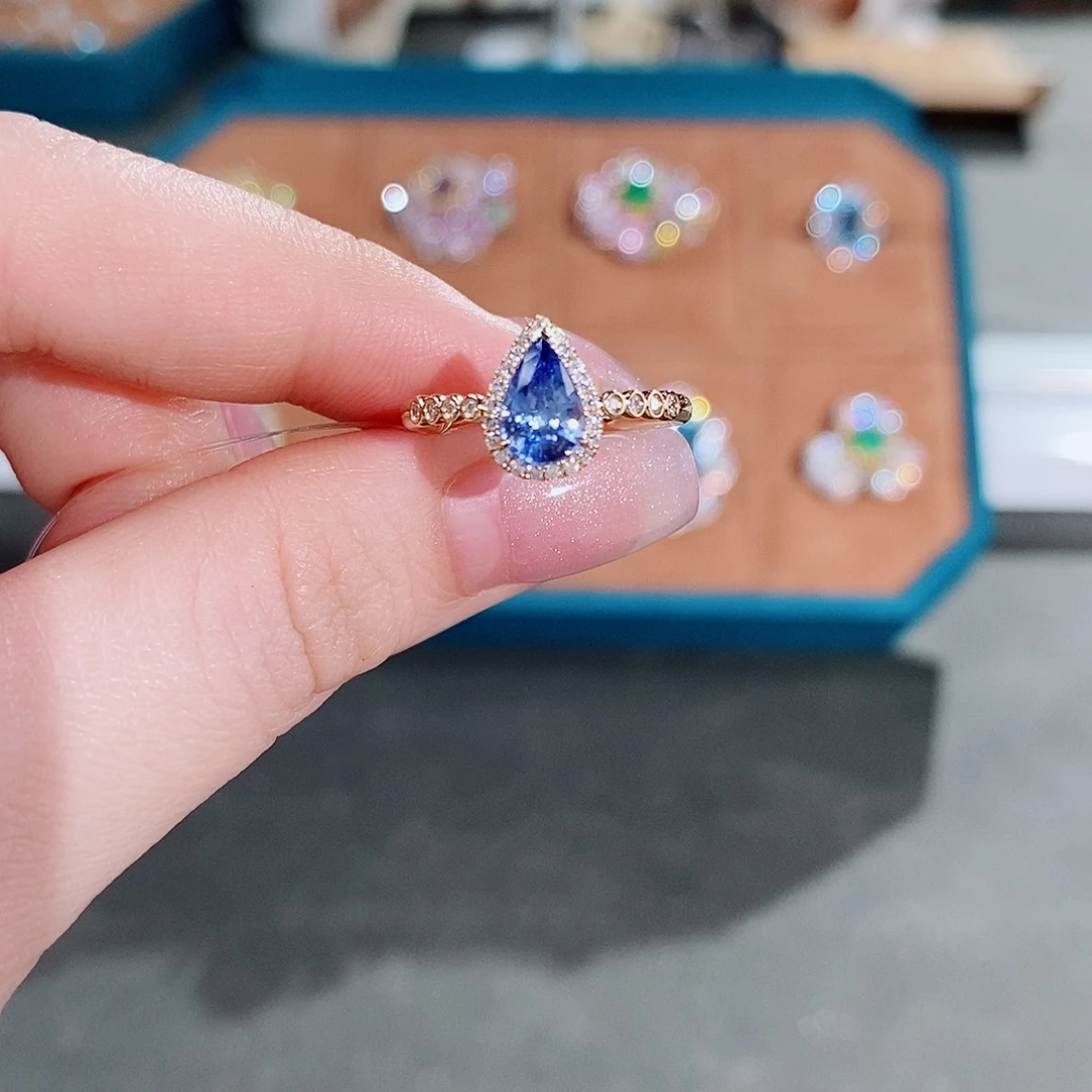 蓝宝石戒指18K金镶嵌1.19ct矢车菊aigs