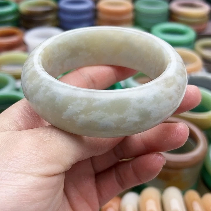 未镶嵌手镯（圆镯）石英质玉