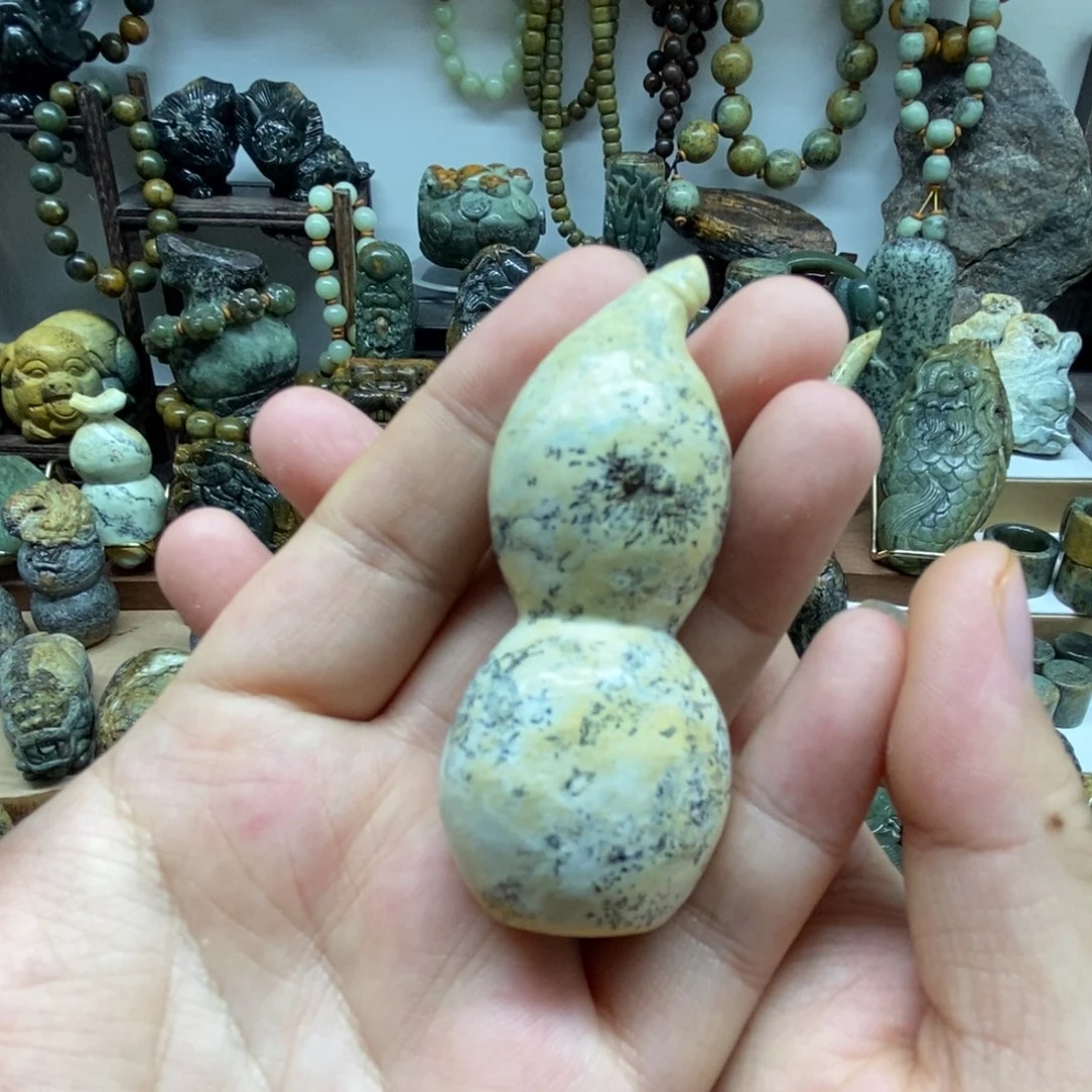 未镶嵌岫岩河磨玉（透闪石质玉）把件