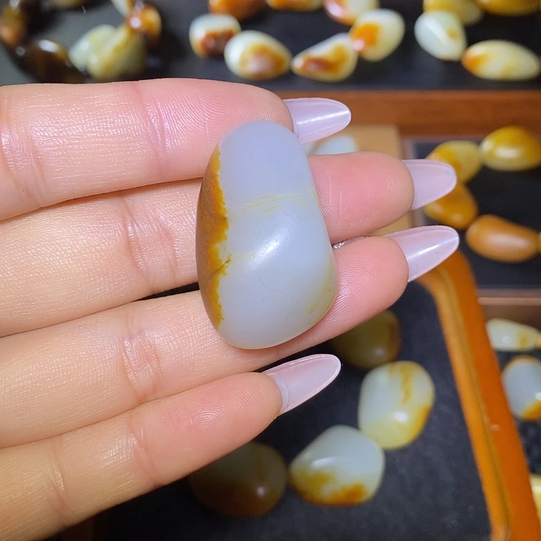 青***风和田玉未镶嵌吊坠(不含链)