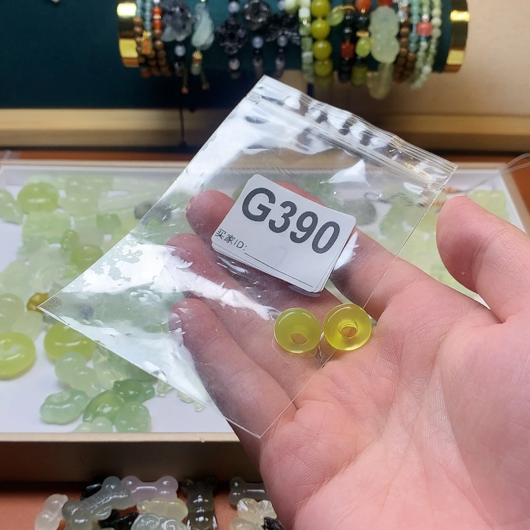 椰****未镶嵌蛇纹石玉颈饰不退不换