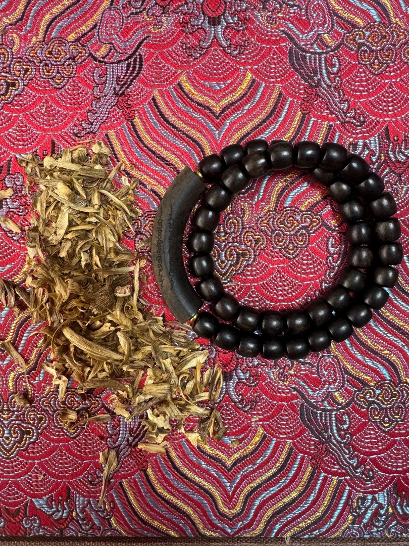 沉香A83芽庄树心黑奇楠沉香文玩