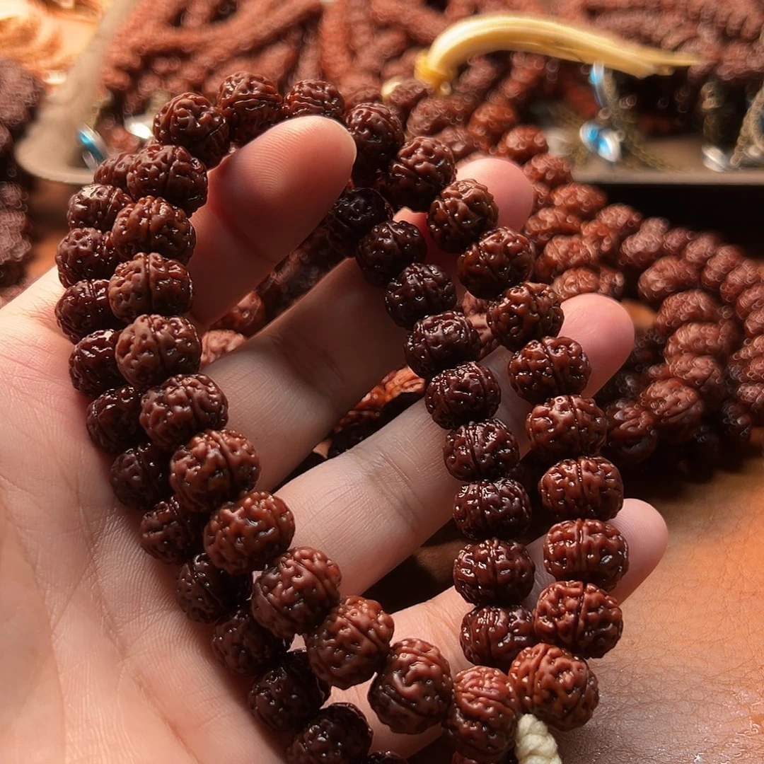 金刚菩提吊坠老树王手持12