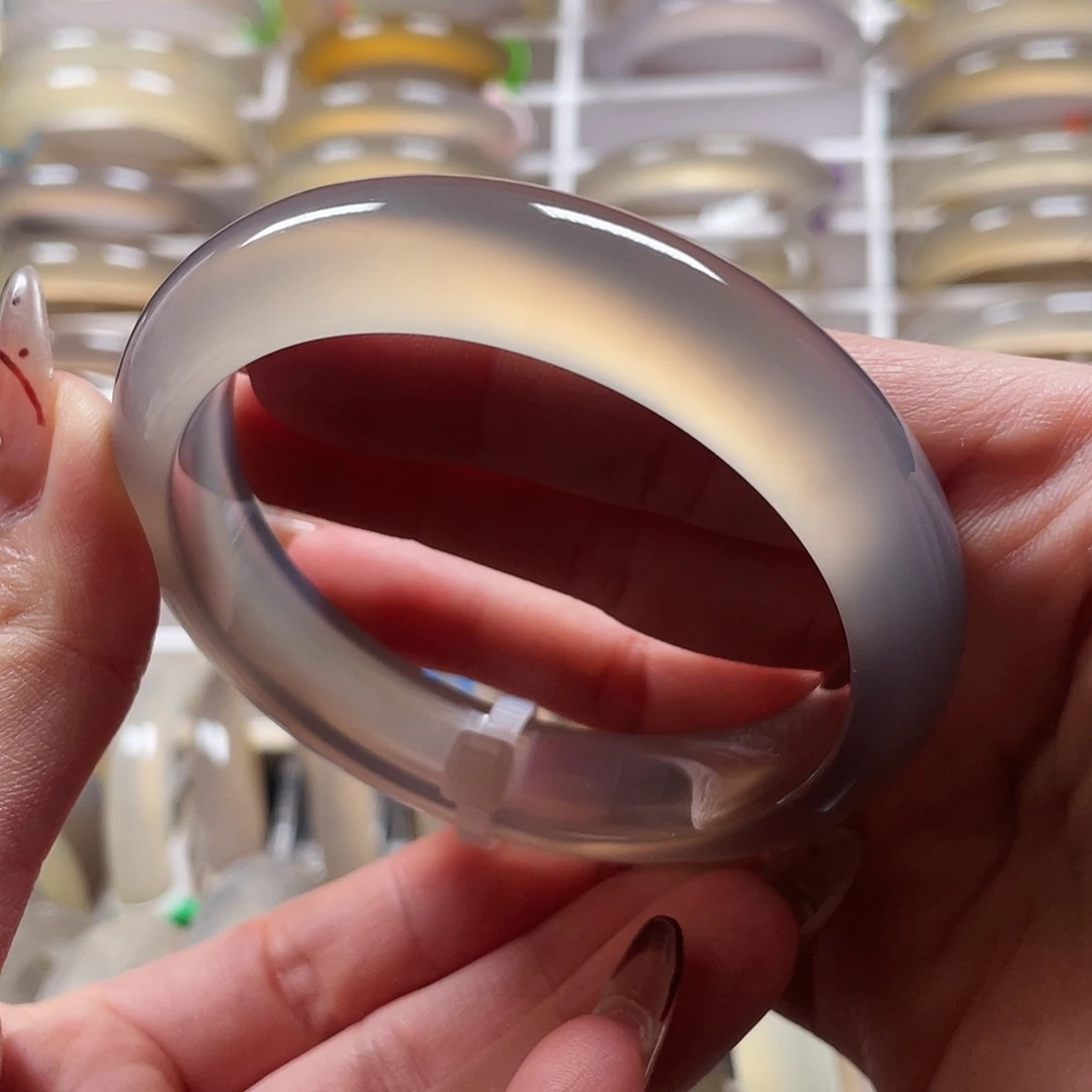 慧***玛瑙/玉髓未镶嵌手镯