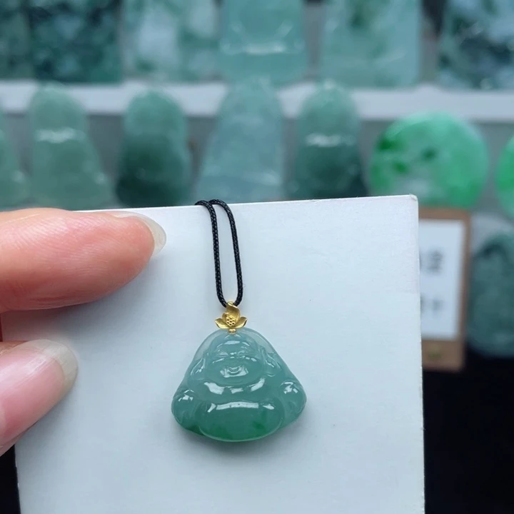 颈饰18K金镶嵌翡翠