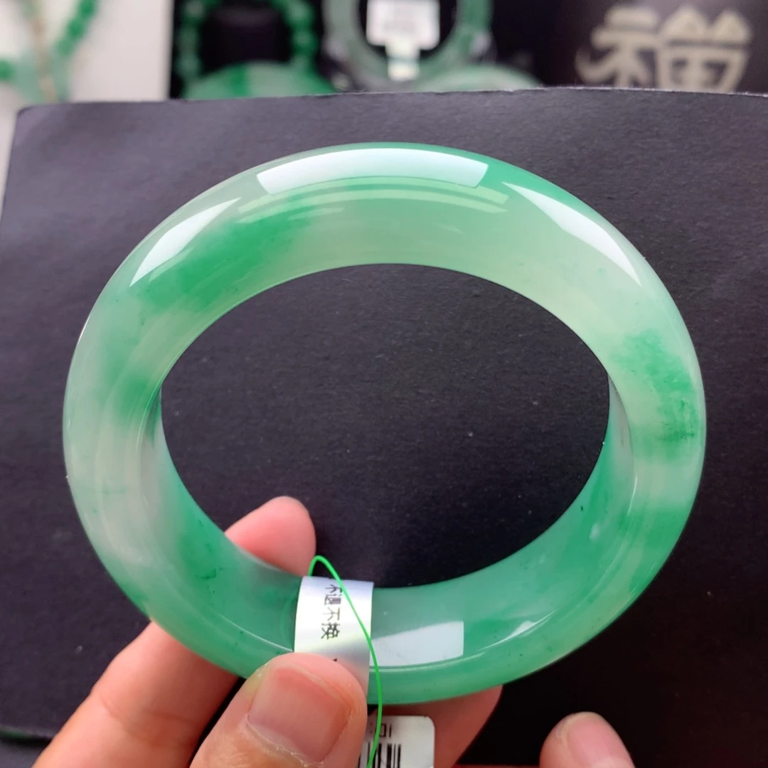 【闪购商品】未镶嵌手镯石英质玉