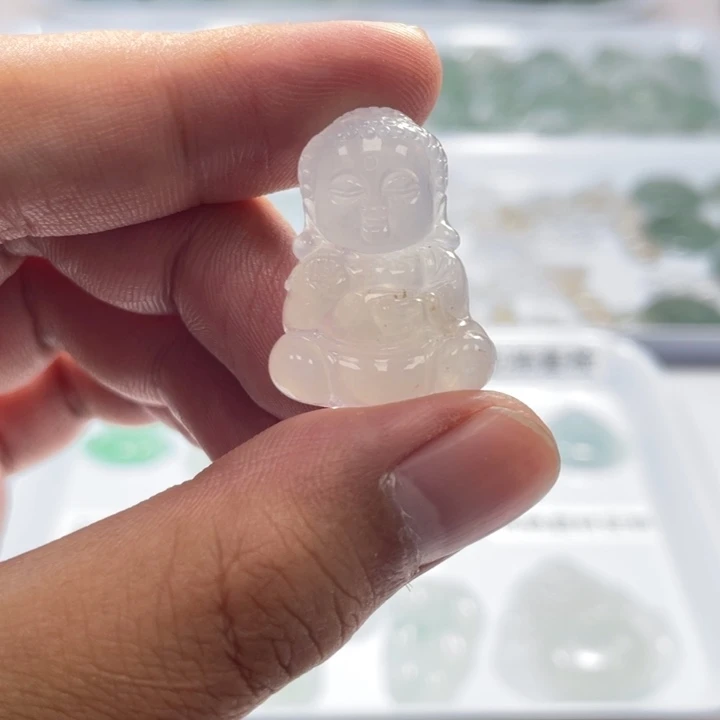 翡翠未镶嵌颈饰宝宝佛