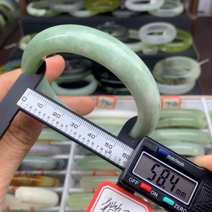 蛇纹石玉未镶嵌手镯996