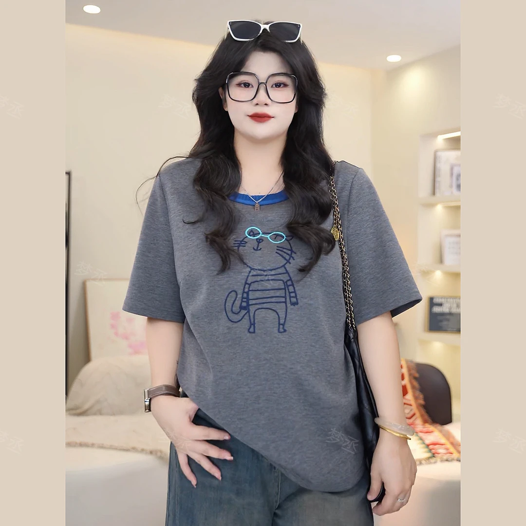 梦丞-可爱显瘦百搭冬季大码女装撞色眼镜小猫刺绣开叉短袖T恤