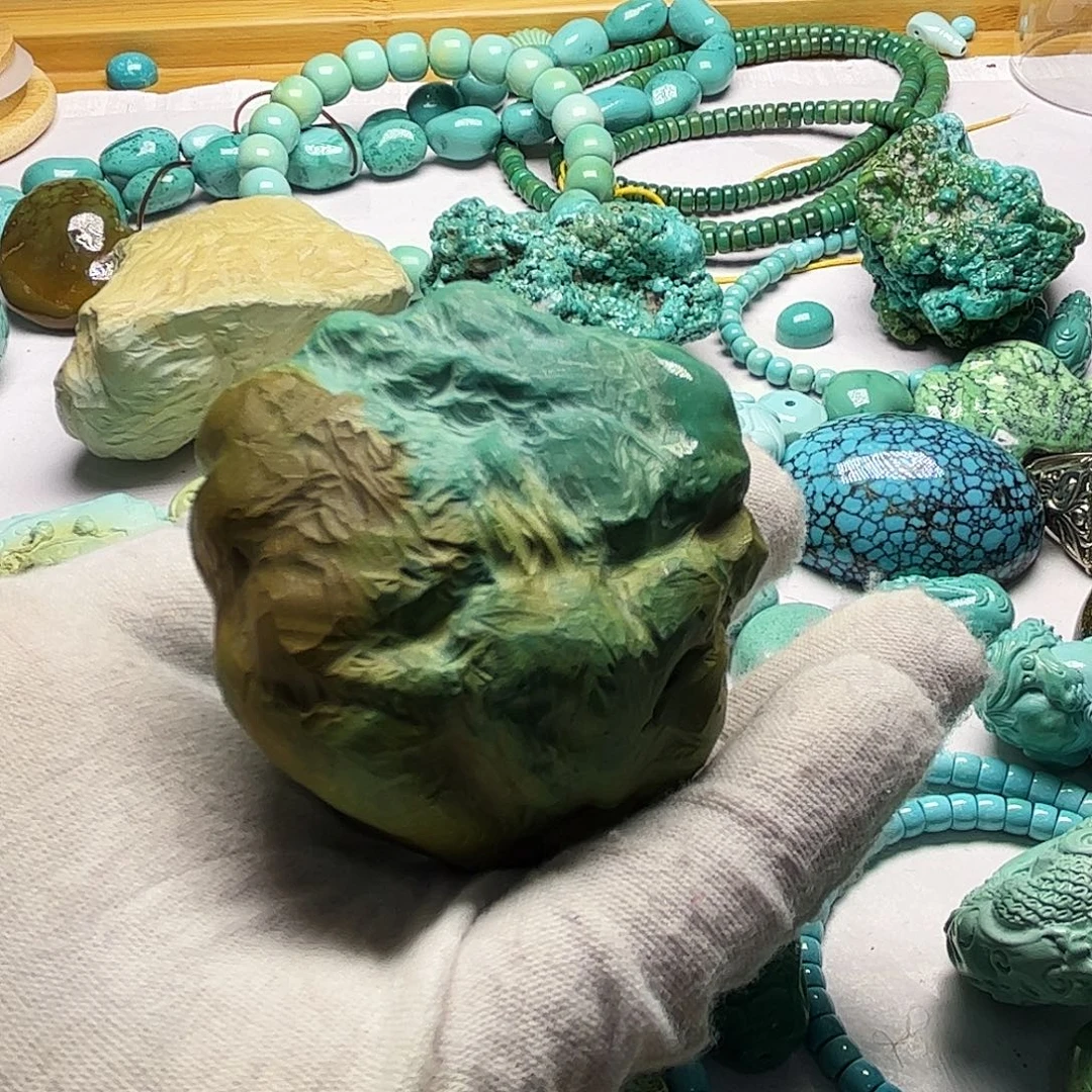 沐***光绿松石未镶嵌珠宝奇石