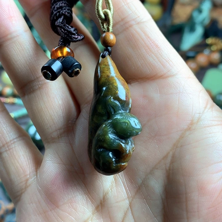 吊坠(赠链)未镶嵌岫岩河磨玉（透闪石质玉）