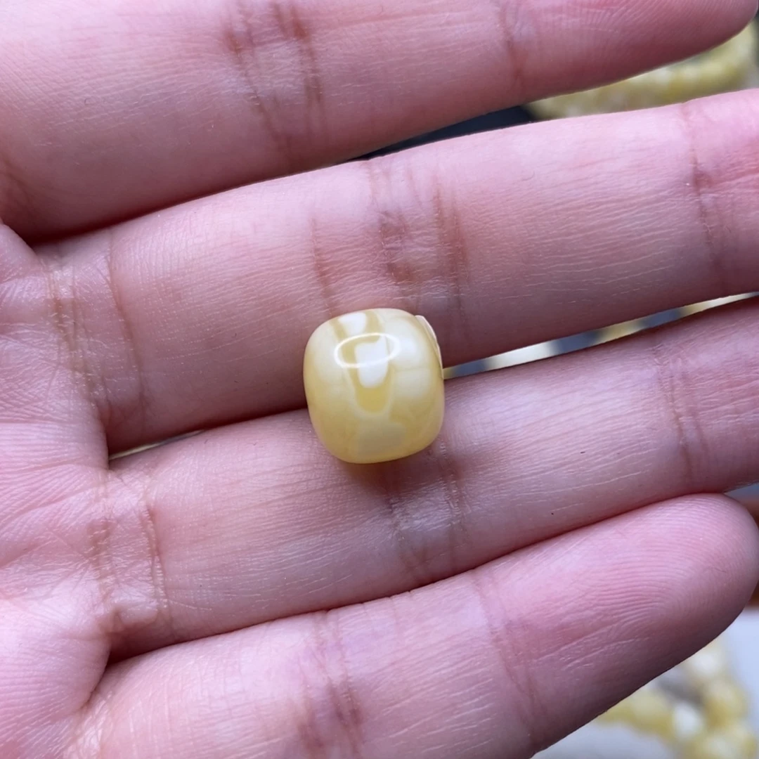 蜜蜡未镶嵌珠宝奇石11.3