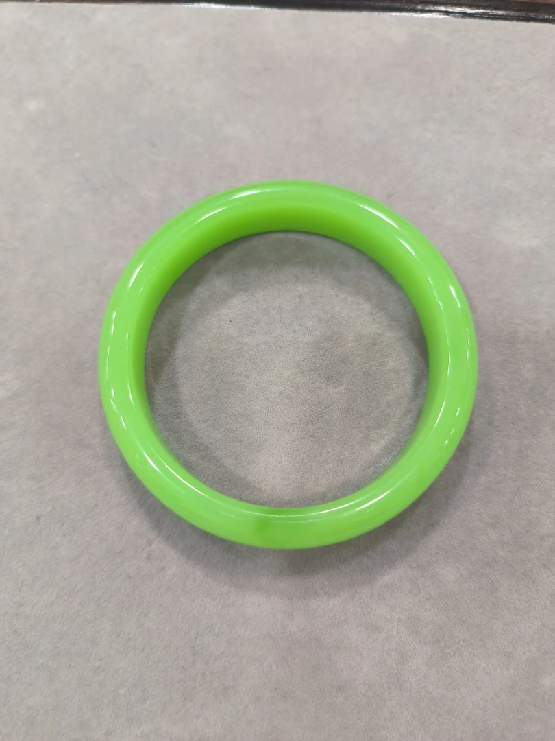 1518号精品苹果绿细圆条手镯