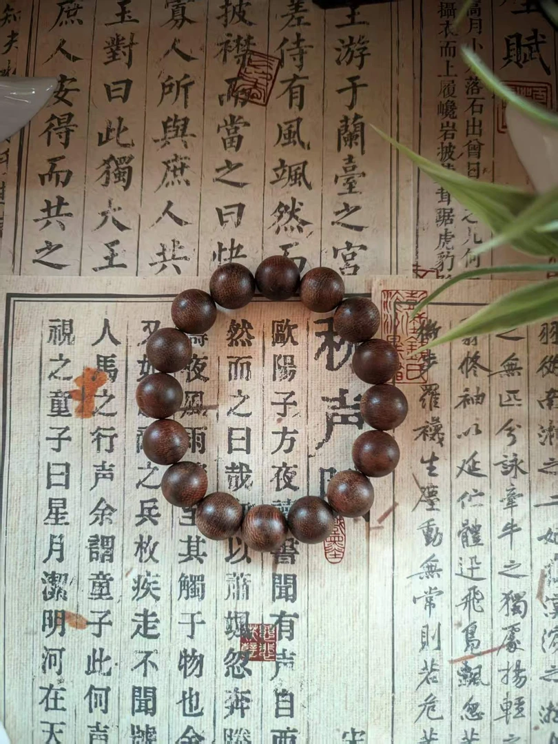 (依一)富国岛金丝白棋 沉香手串-M022523（多样性发货）