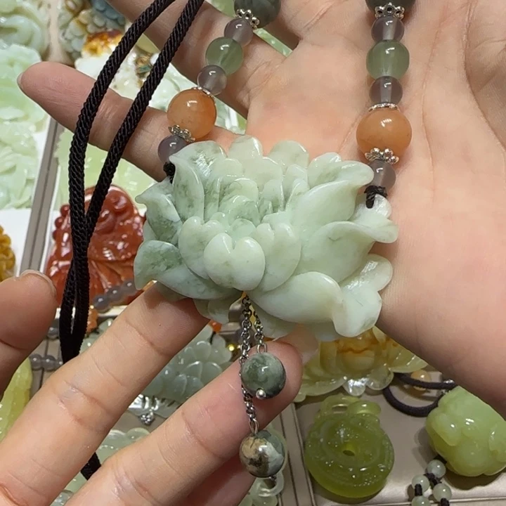 蛇纹石玉吊坠未镶嵌