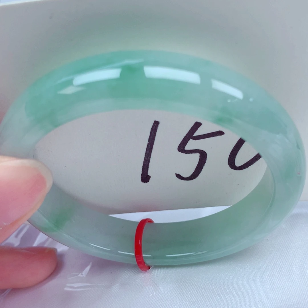 翡翠手镯未镶嵌翡翠