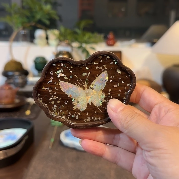 蝴蝶杯垫。