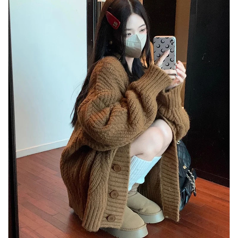 奶呼呼加厚棕色毛衣外套女秋冬宽松慵懒风麻花复古针织开衫上衣