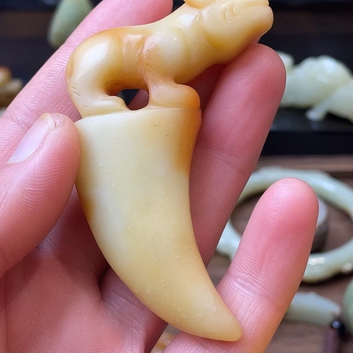 和田玉（糖玉）未镶嵌颈饰