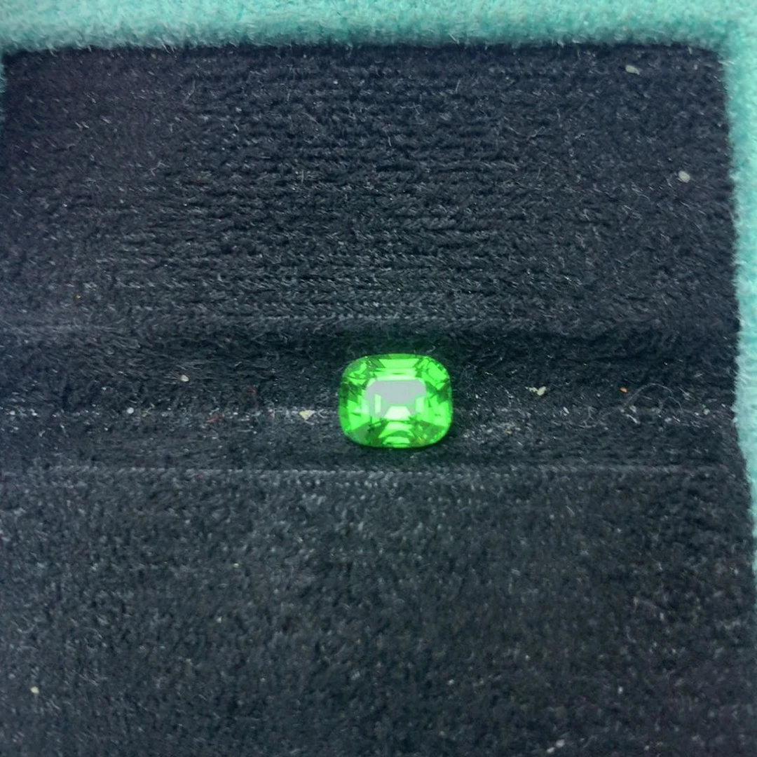 石榴石（沙弗莱）全净体2.02ct吉尔德未镶嵌